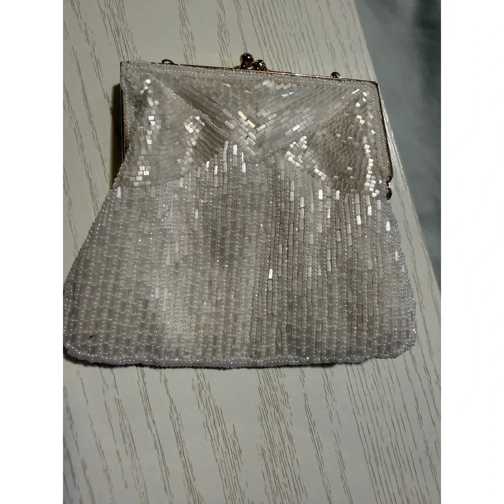 La Regale Ltd Vintage White Beaded Evening Bag Gold Chain Kiss Lock Clutch